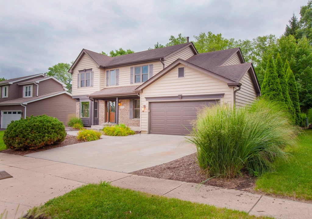 2705 Colonial Drive, Elgin