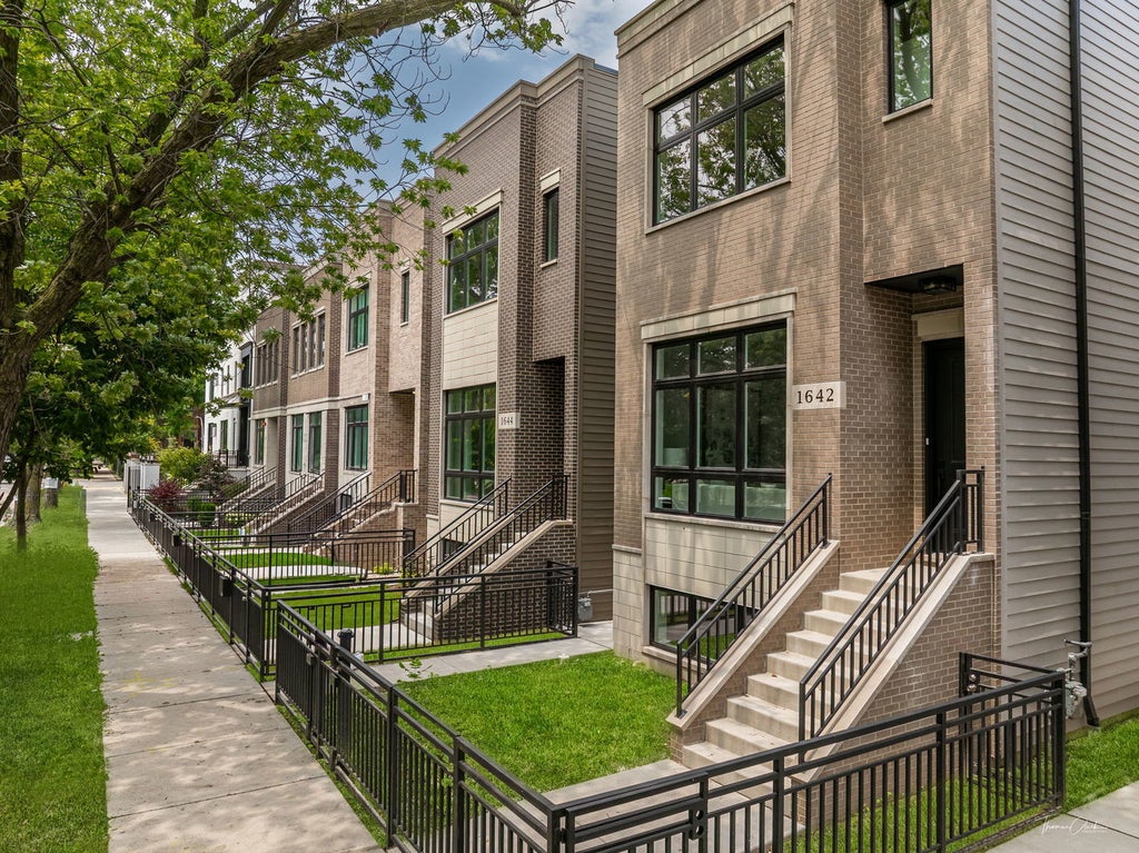 1642 West Wolfram Street, Chicago, 60657