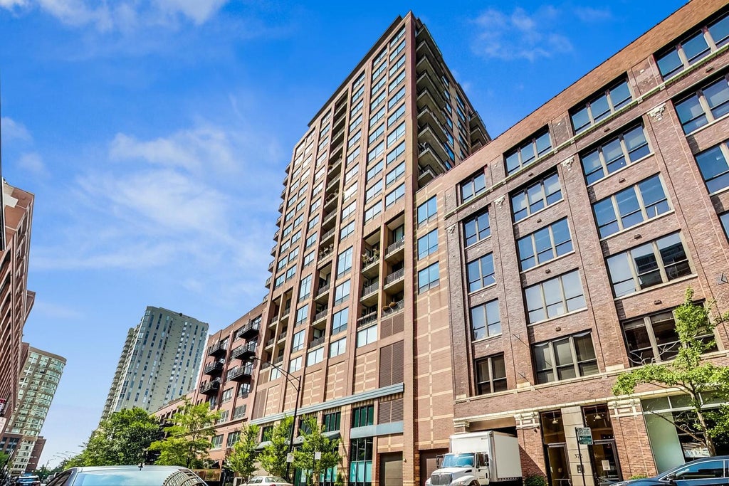 400 West Ontario Street 1005, Chicago, 60654