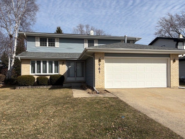 961 Dearborn Circle, Carol Stream