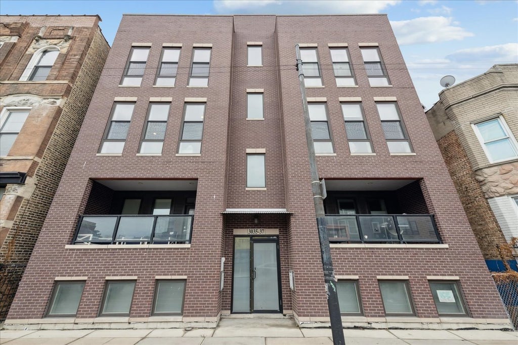 3035 West Belmont Avenue 2e, Chicago, 60618