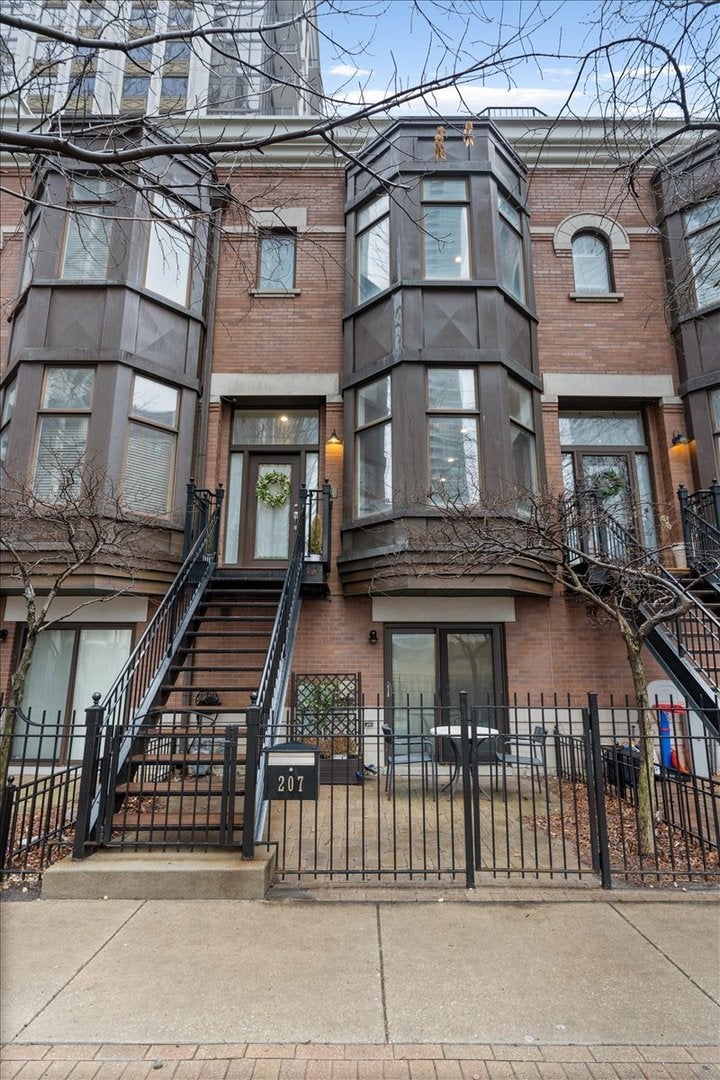 207 East 13th Street, Chicago