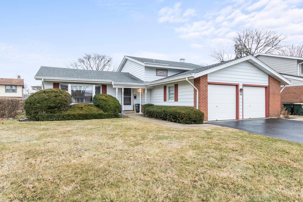951 Lonsdale Road, Elk Grove Village