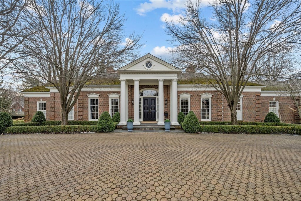 675 East Woodland Road, Lake Forest, 60045