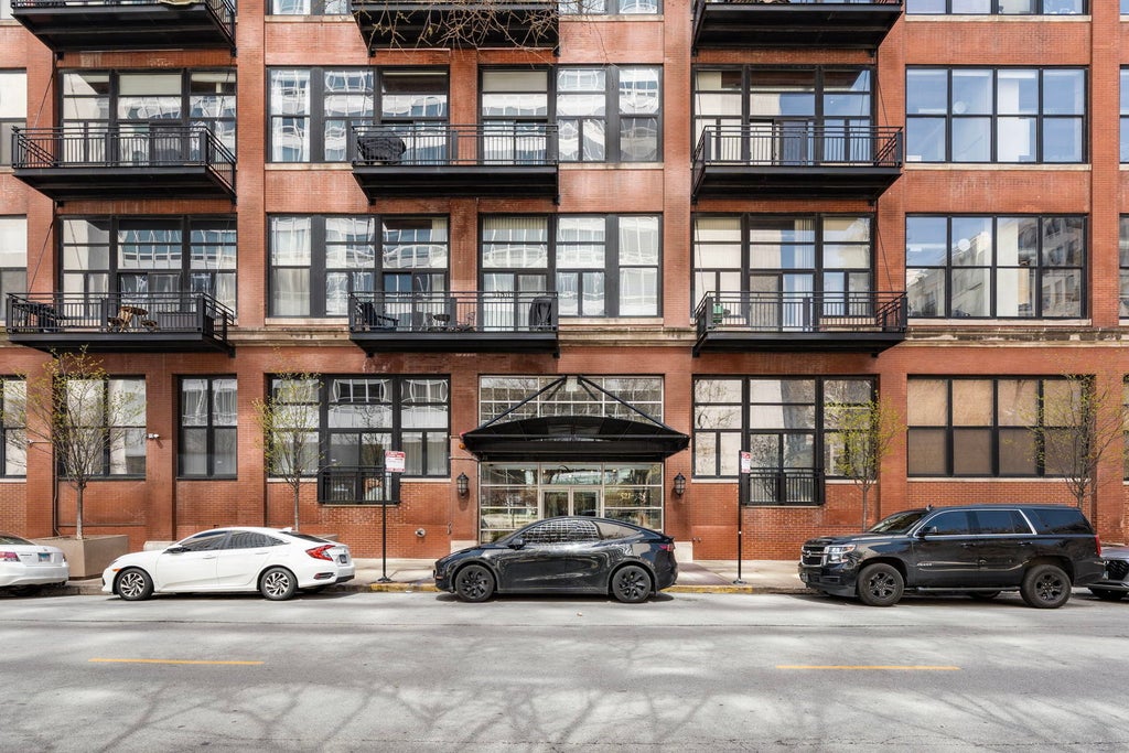 525 West Superior Street 623, Chicago, 60654