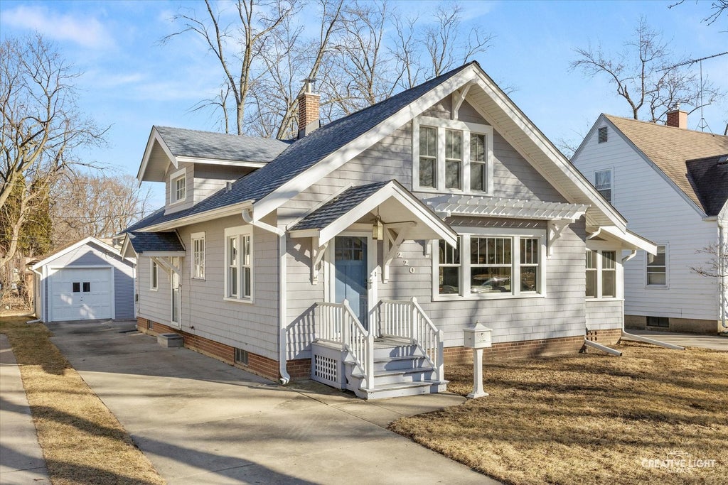 220 South Calumet Avenue, Aurora