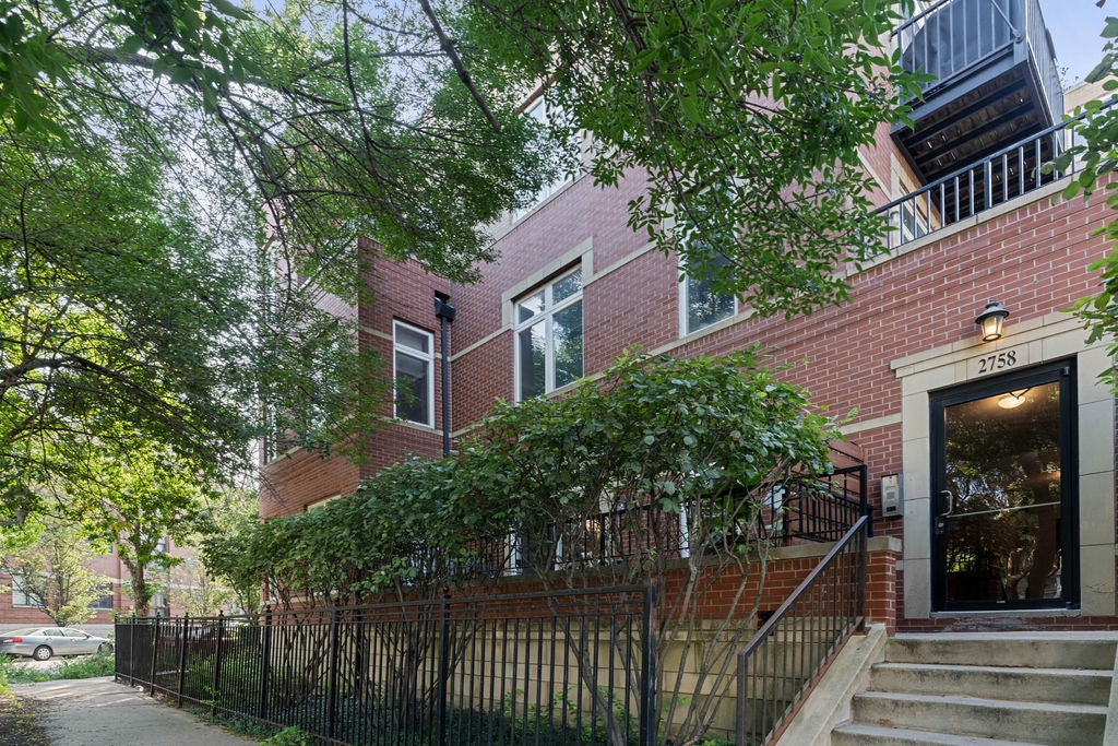2758 West Francis Place 204, Chicago, 60647