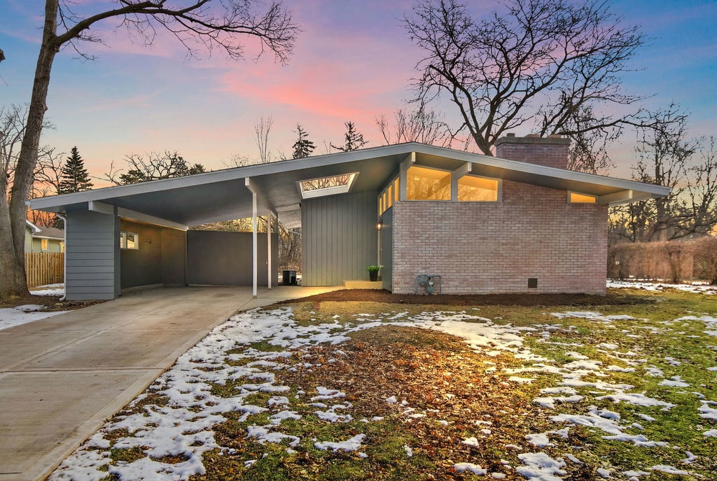 411 South 1st Street, Elburn