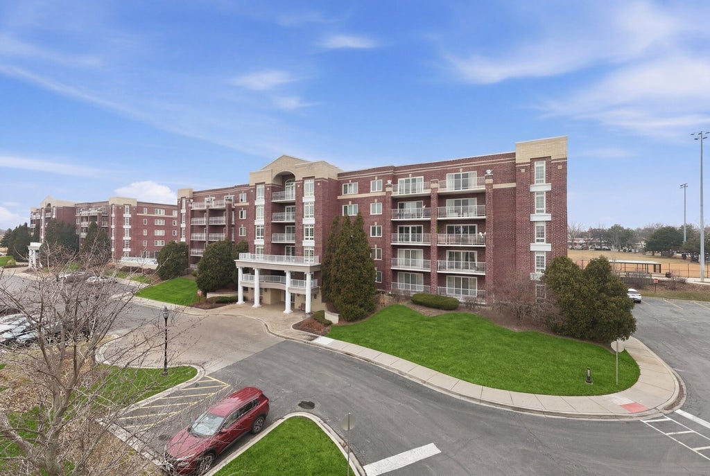 7081 West Touhy Avenue 407, Niles