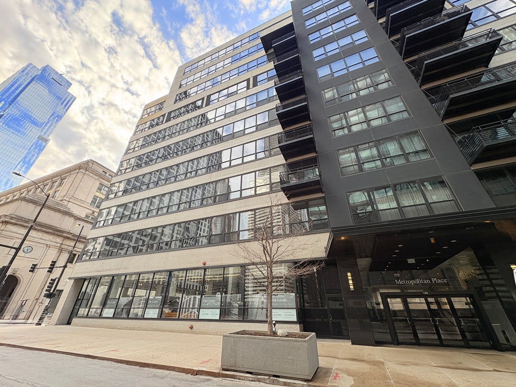 130 South Canal Street 9m, Chicago, 60606