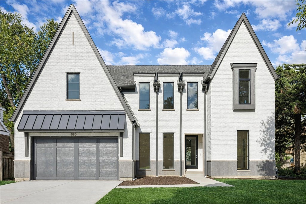 580 South Kearsage Avenue, Elmhurst