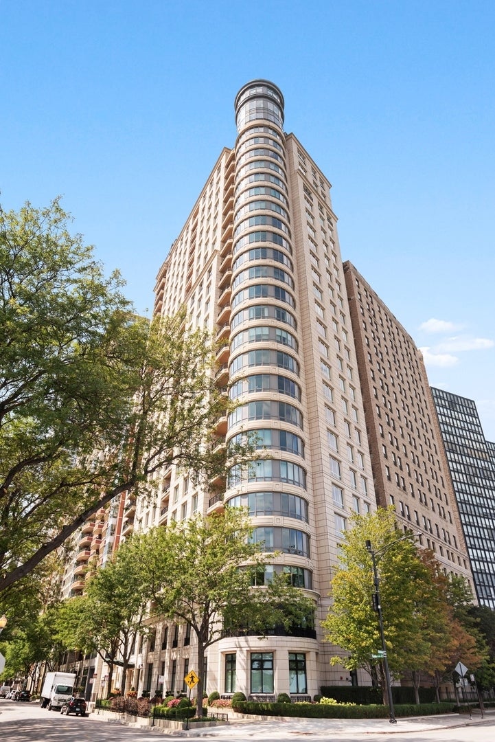 840 North Lake Shore Drive 2102, Chicago, 60611
