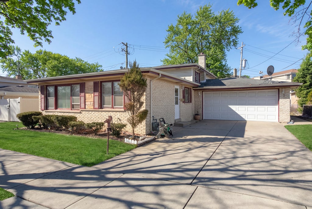 8516 North Ozanam Avenue, Niles