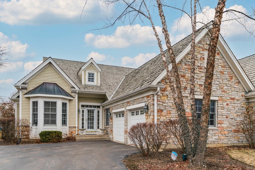 60 South Canterbury Court, Lake Forest, 60045