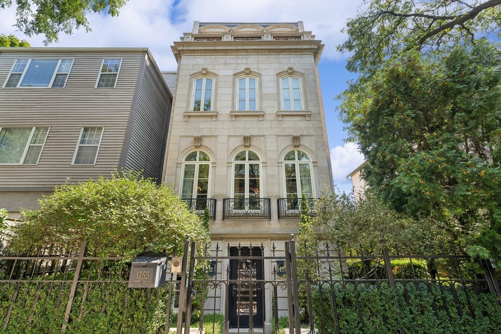 1755 North Mohawk Street, Chicago
