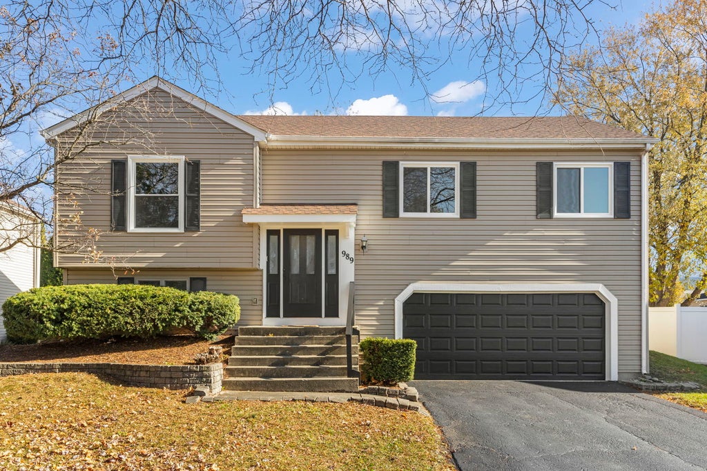 989 Stuart Drive, Bartlett