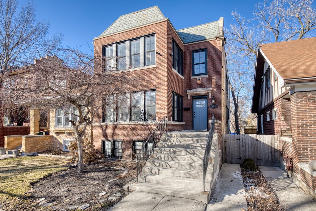 2712 West Sunnyside Avenue, Chicago, 60625