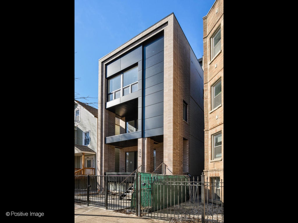 1910 North Kedzie Avenue 2f, Chicago, 60647