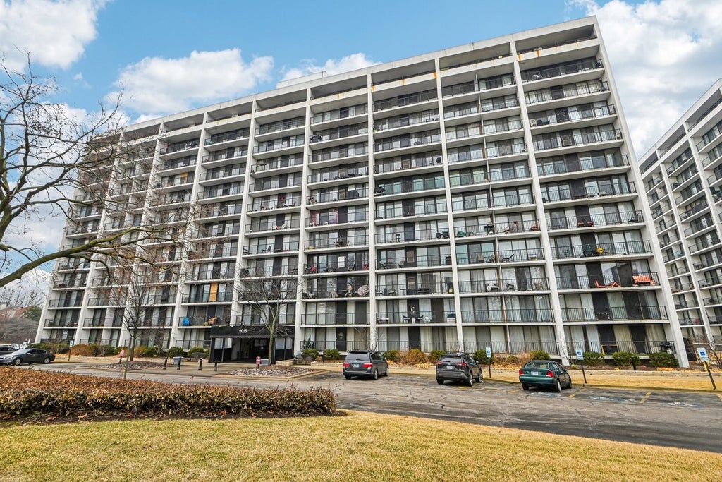 2015 South Finley Road 1110, Lombard