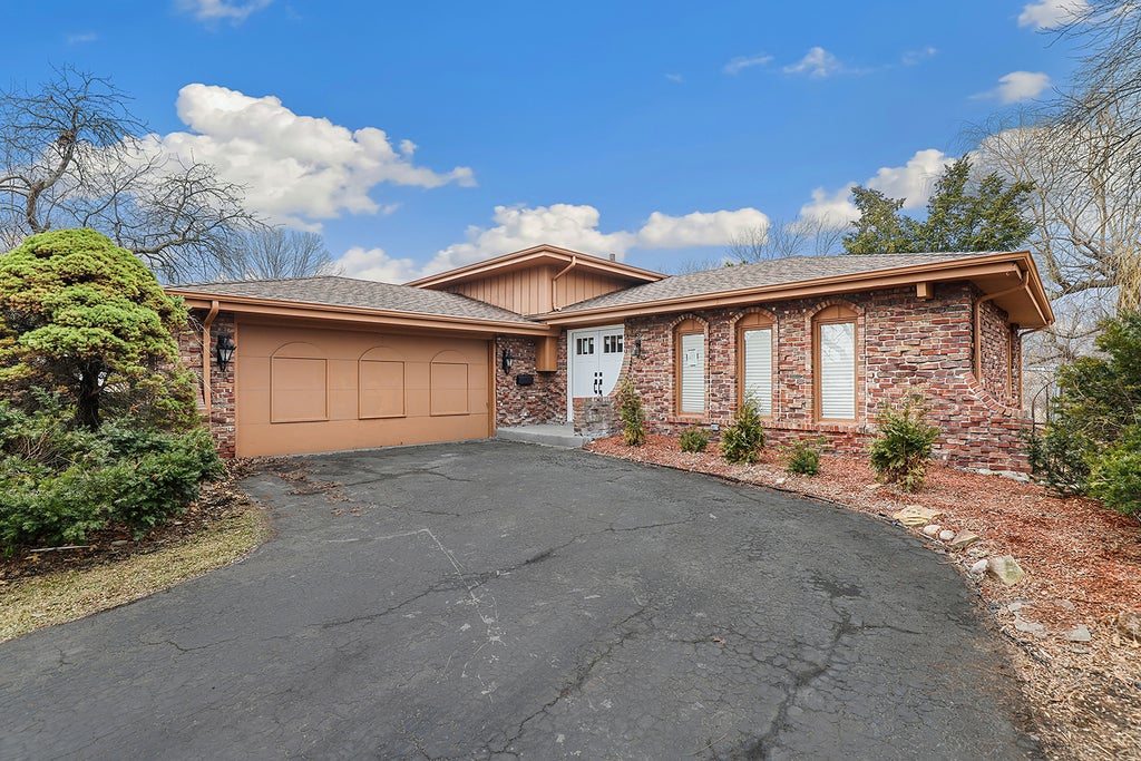 3518 South Manor Drive, Lansing