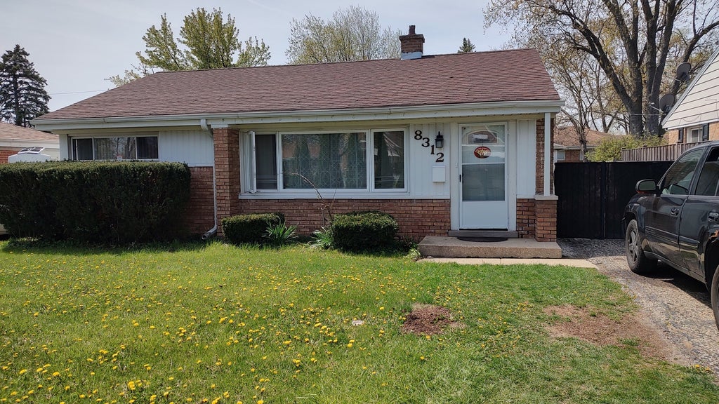 8312 North Milwaukee Avenue, Niles