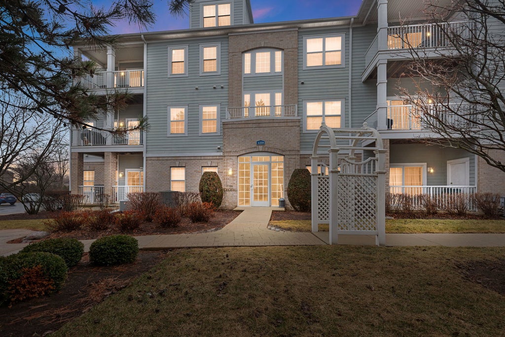 1259 Lake Street 203, Addison