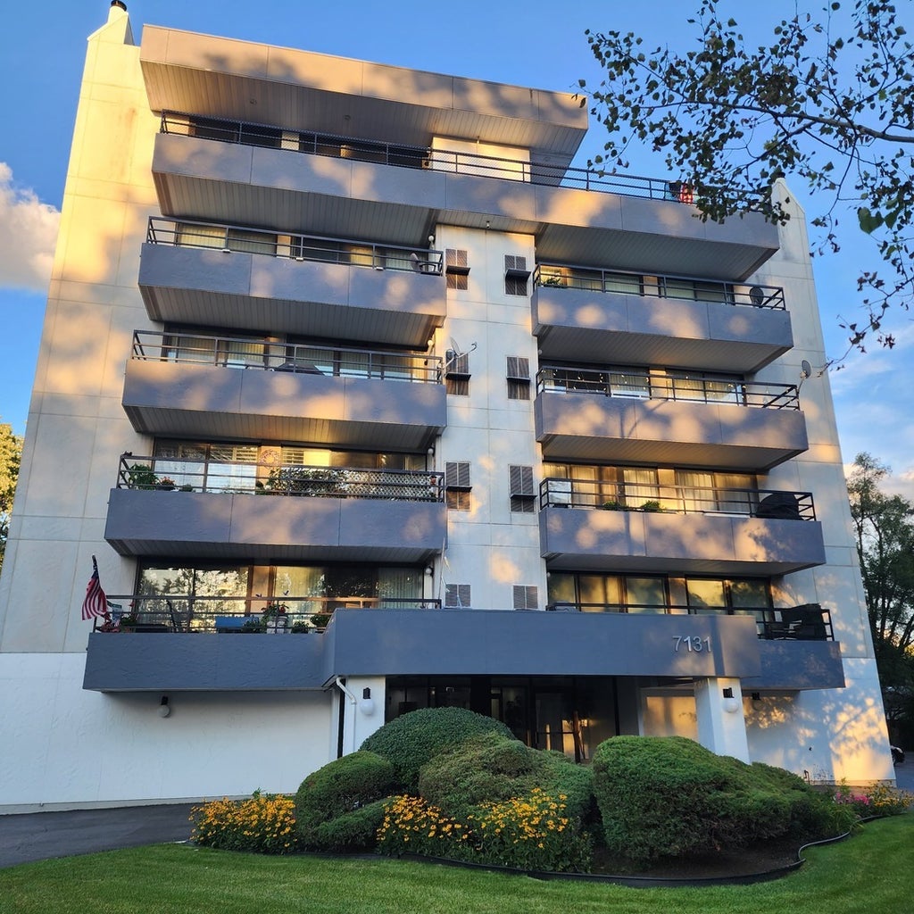 7131 North Caldwell Avenue 4s, Chicago, 60646