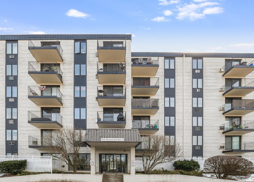 9078 West Heathwood Drive 5d, Niles