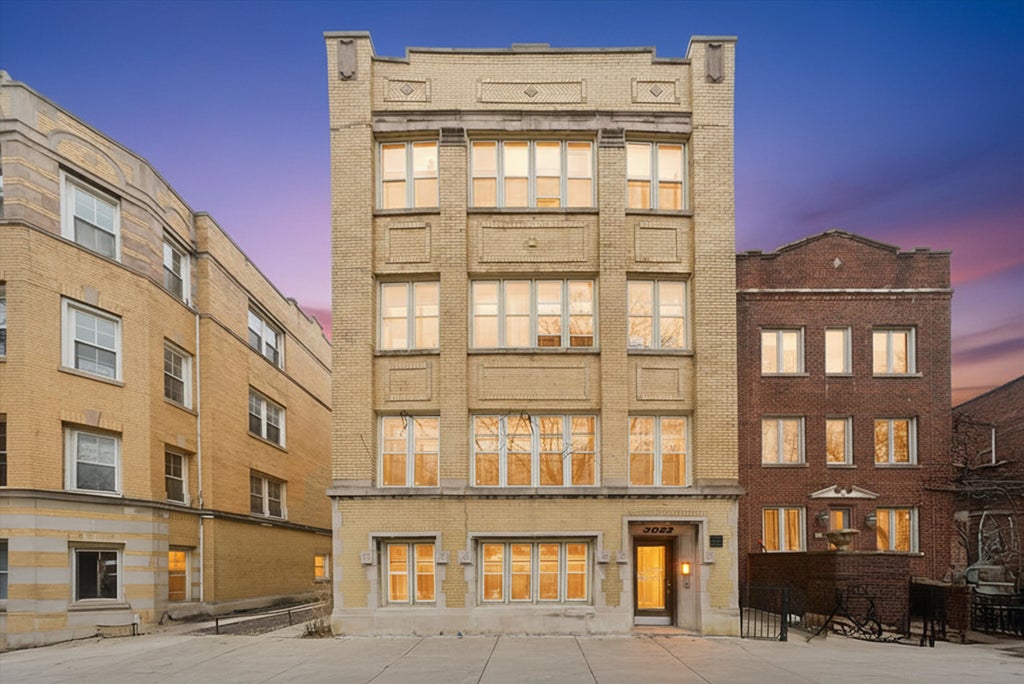 3024 West Palmer Boulevard 1s, Chicago, 60647