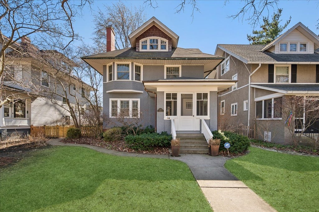 829 Elmwood Avenue, Wilmette, 60091