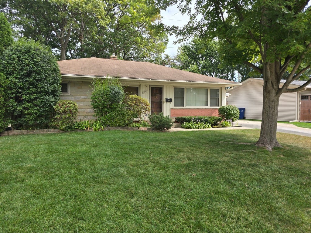 1025 Longaker Road, Northbrook, 60062