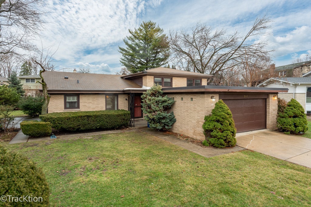246 Vista Court, Wilmette, 60091