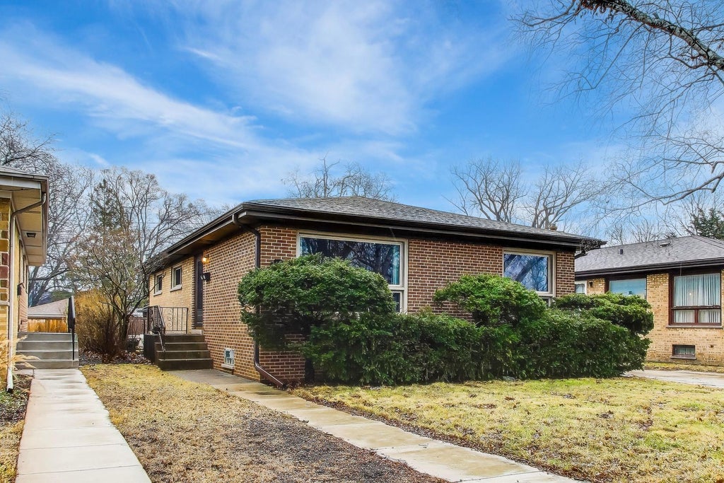 2437 Crawford Avenue, Evanston, 60201