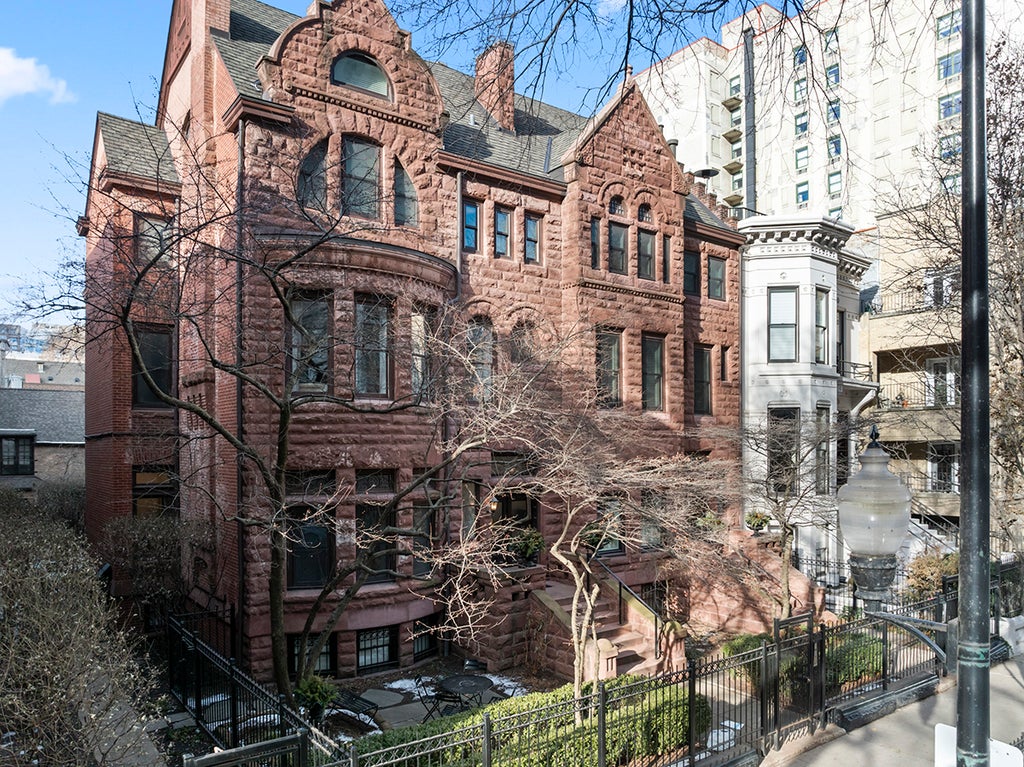 1226 North Dearborn Street B, Chicago, 60610