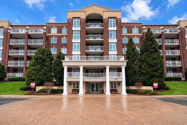 7081 West Touhy Avenue 410, Niles