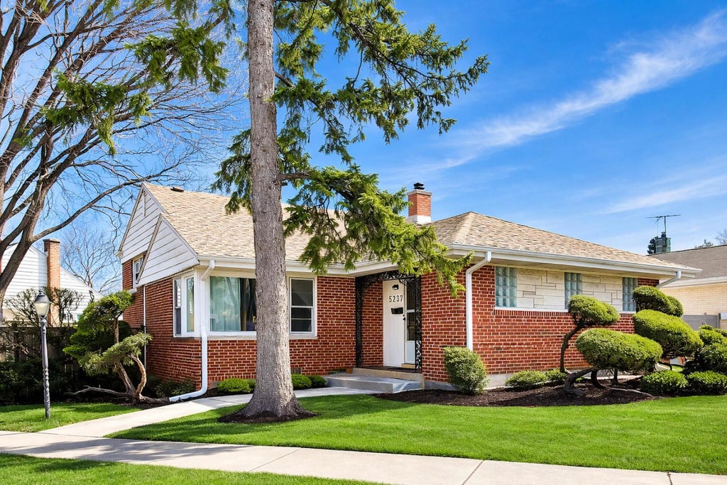 5237 Conrad Street, Skokie, 60077
