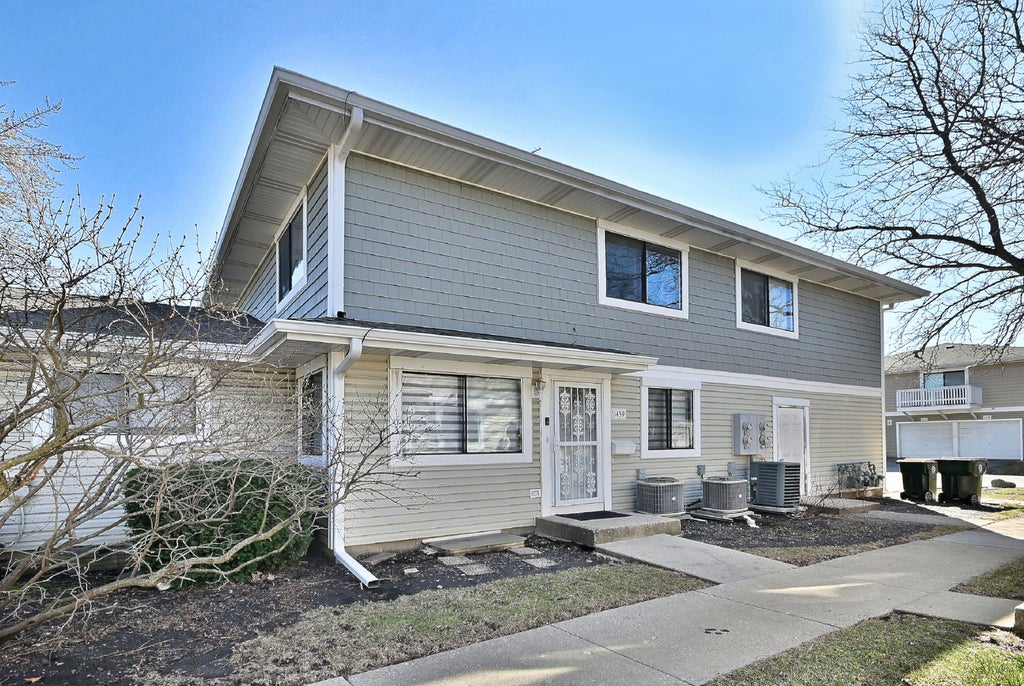 1439 Sutter Drive, Hanover Park