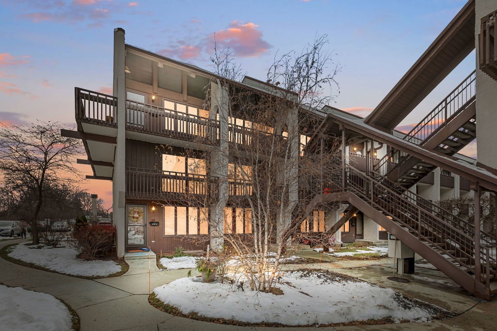 6600 West Wood River Drive 201, Niles