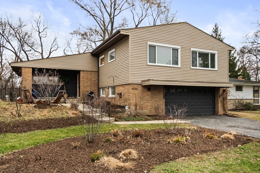 6323 North Kirkwood Avenue, Chicago, 60646