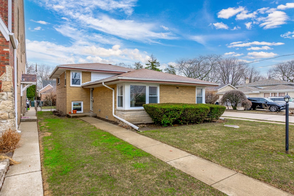 8231 Kilbourn Avenue, Skokie, 60076