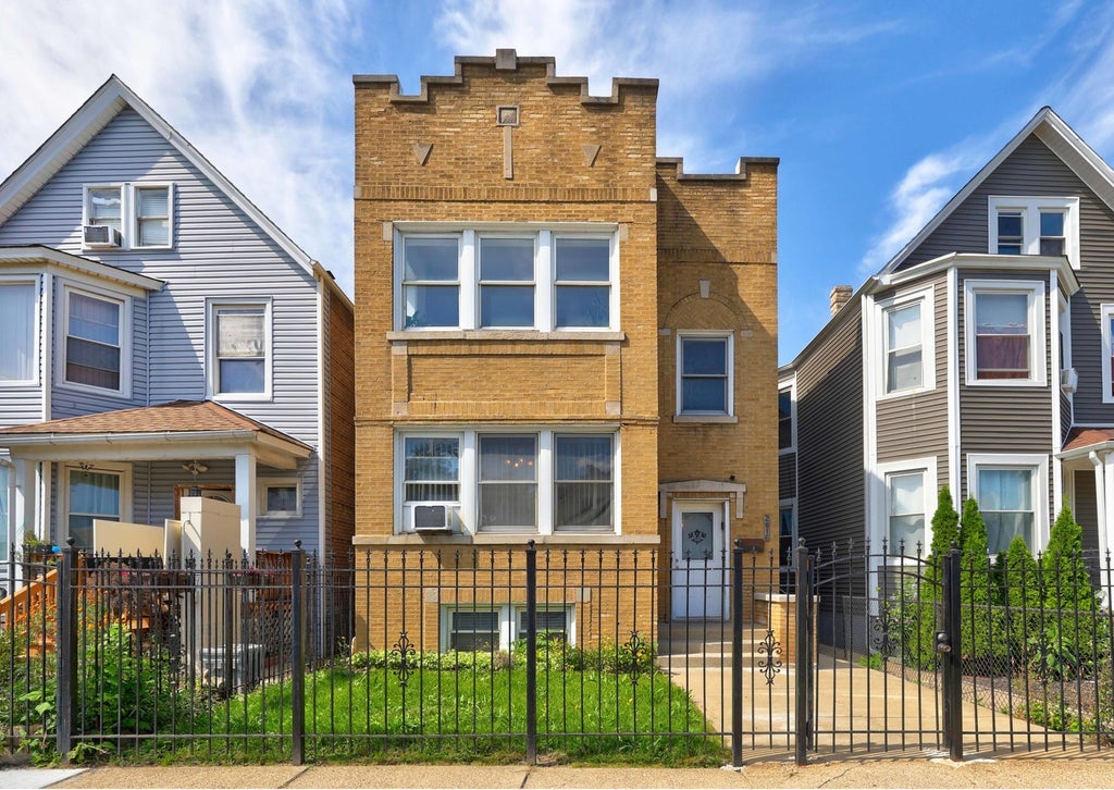 2016 North Kilbourn Avenue, Chicago, 60639