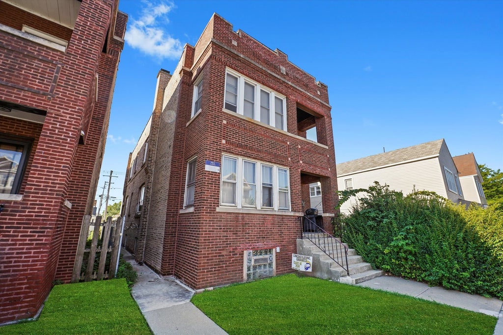 3815 West Diversey Avenue, Chicago, 60647