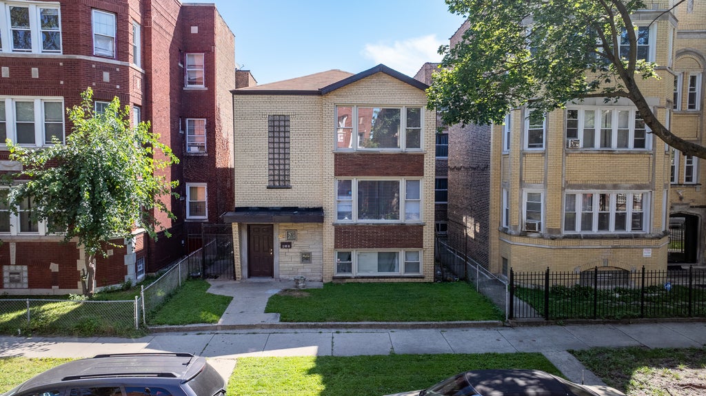 7637 South Essex Avenue, Chicago, 60649