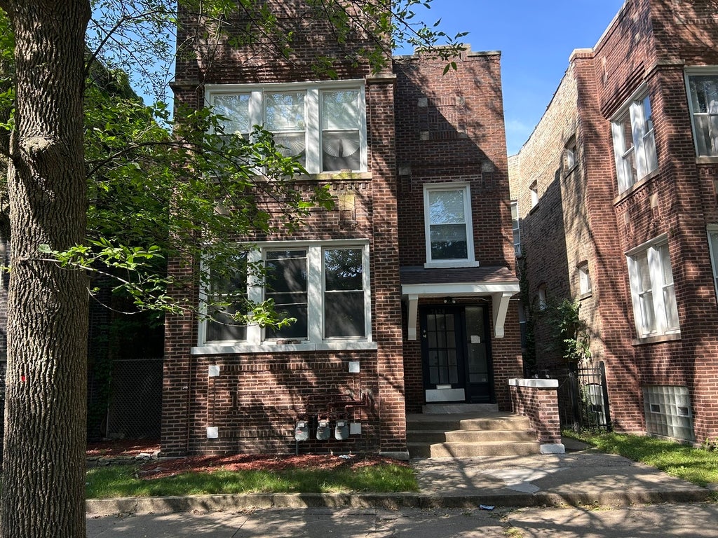 7428 South Rhodes Avenue, Chicago, 60619