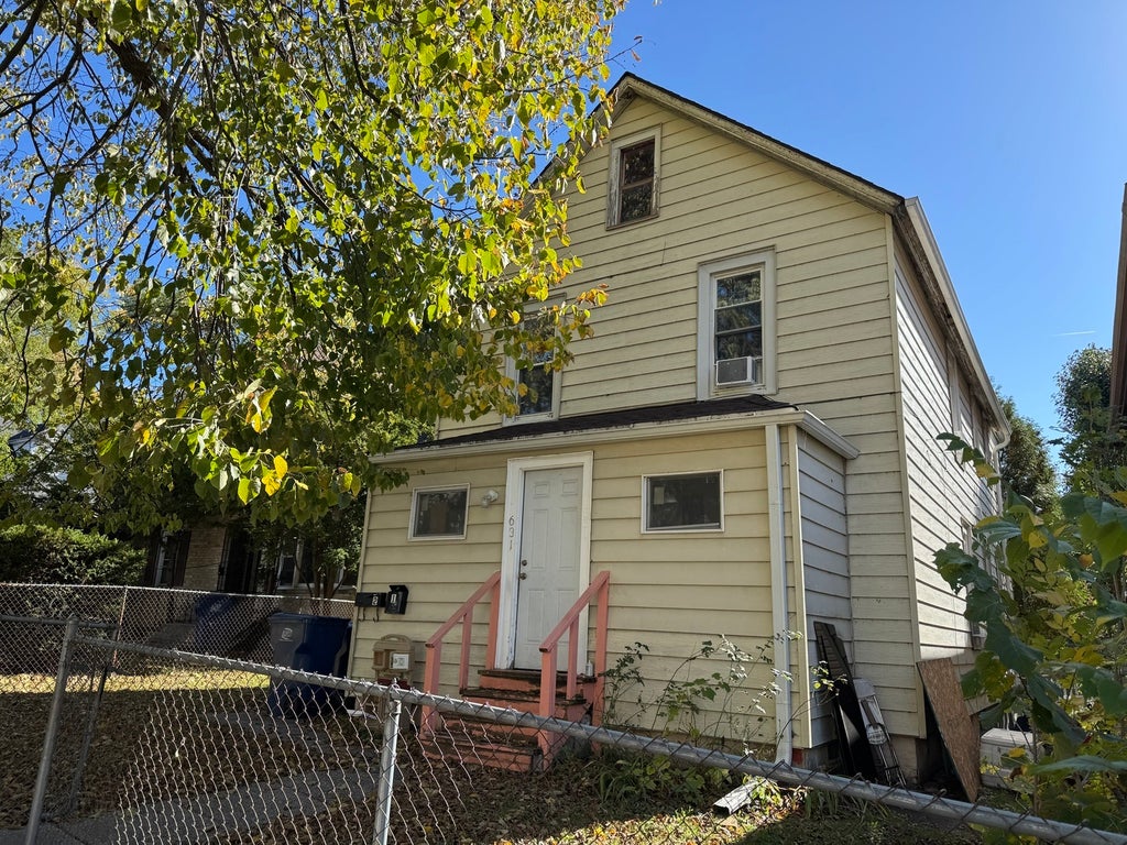 631 8th Street, Waukegan