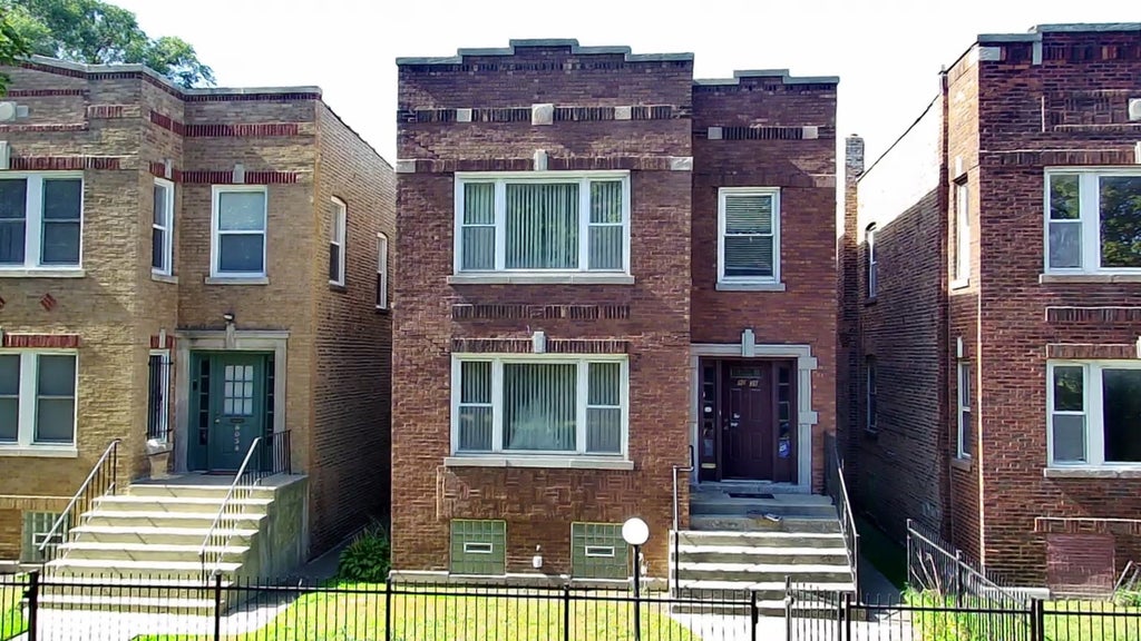 8036 South Dobson Avenue, Chicago