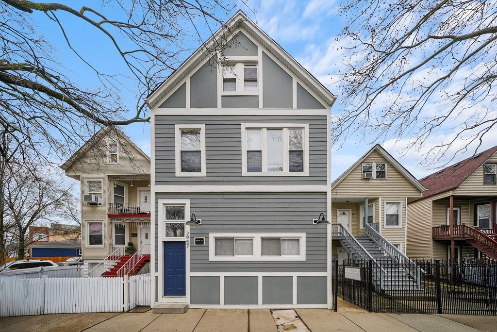 2957 North Avers Avenue, Chicago, 60618