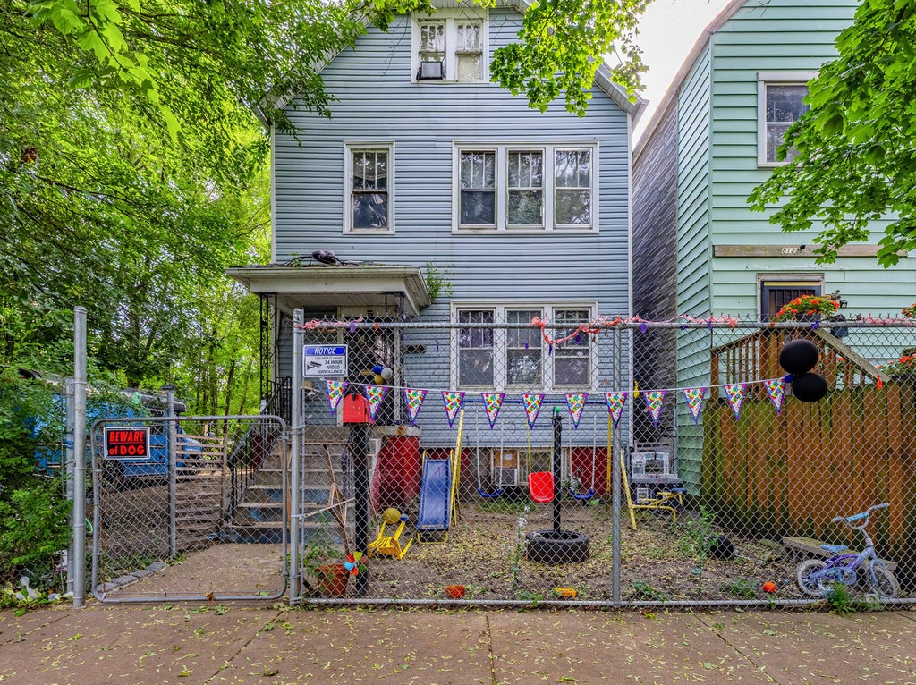 8119 South Escanaba Avenue, Chicago