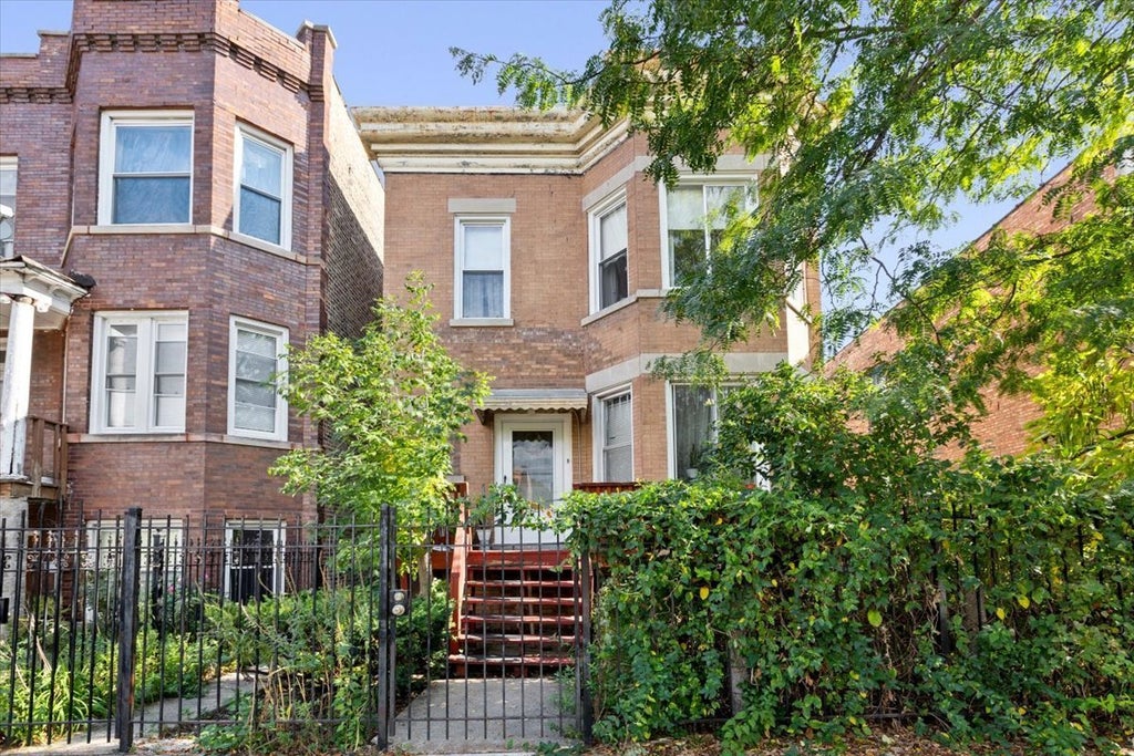 3911 North Kedzie Avenue, Chicago, 60618