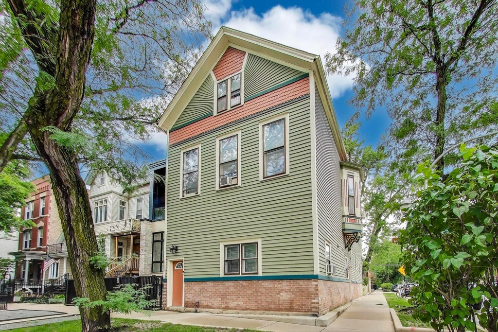 1100 West Wellington Avenue, Chicago, 60657